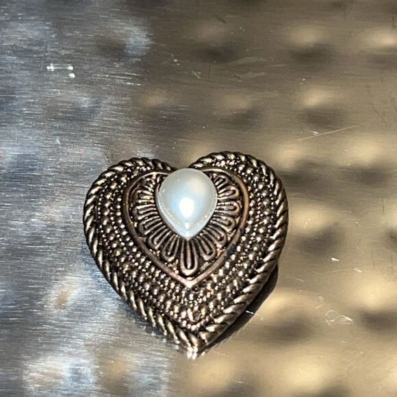 Vintage Heart Pin - Picture 2 of 4